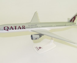 1:200 Boeing 777-3DZ(ER), Qatar Airways, 2010s Colors (Snap-Fit)