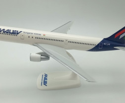 1:200 Boeing 767-306(ER), Malév, 1990s Colors (Snap-Fit)