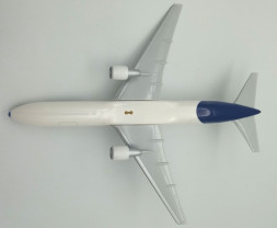 1:200 Boeing 767-306(ER), Malév, 1990s Colors (Snap-Fit)