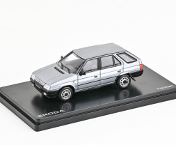 1:43 Škoda Forman (1993) – Silber Saphirmetallic