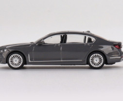 1:64 BMW 750Li xDrive Bernina Grey Amber Effect