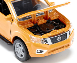 1:50 Nissan Navara