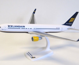 1:200 Boeing 767-319ER(WL), Icelandair, Named Gullborg (Snap-Fit)