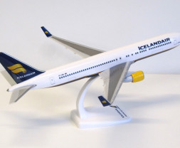 1:200 Boeing 767-319ER(WL), Icelandair, Named Gullborg (Snap-Fit)