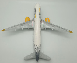 1:100 Airbus A320-271N Vueling ″2004s″ Colors (Snap-Fit)