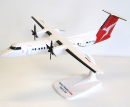 1:100 DHC-8-315Q Dash 8 QantasLink ″2010s″ Colors, Named ″Bundaberg″ (Snap-Fit)